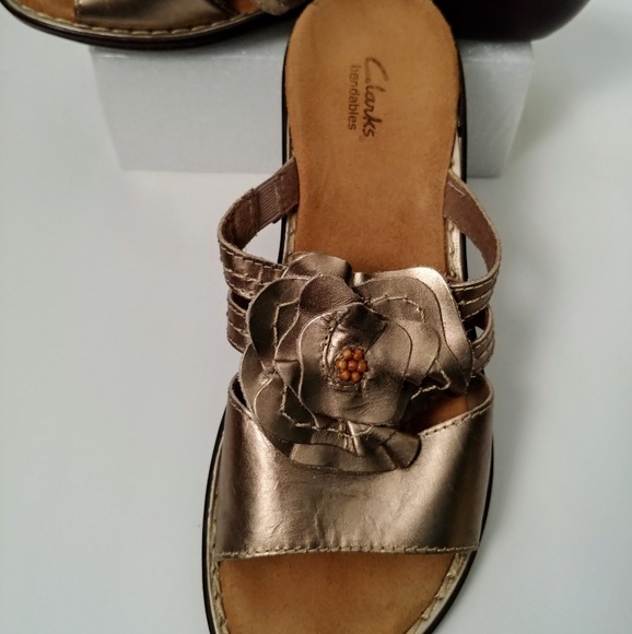 👡 Clark's Bendable Gold Slides | Women's Sz 9 - Picture 4 of 7